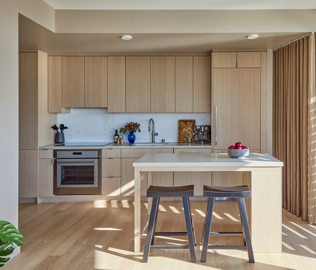 Interior Photo - 700 Broadway