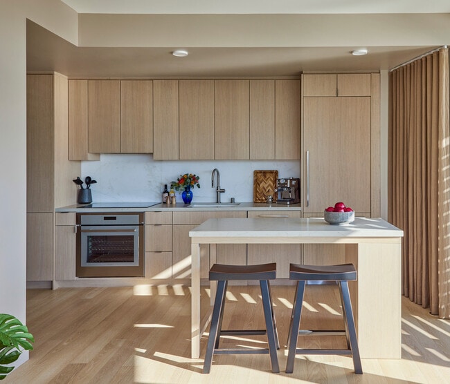 Interior Photo - 700 Broadway