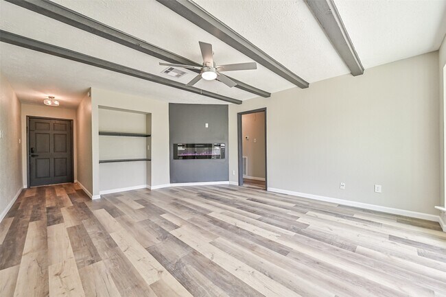 Building Photo - 16718 Barcelona Dr