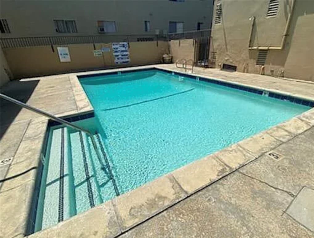Foto principal - 7925 Vineland Ave