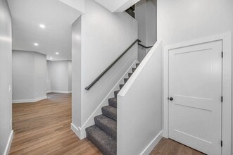 Building Photo - 241 W 6th St