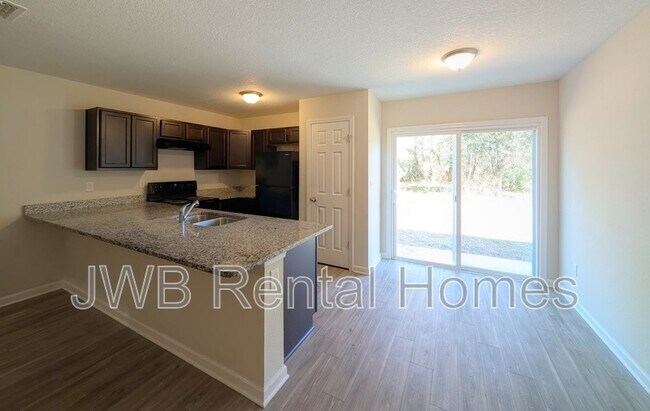 Foto del edificio - 4407 Melissa Ct W