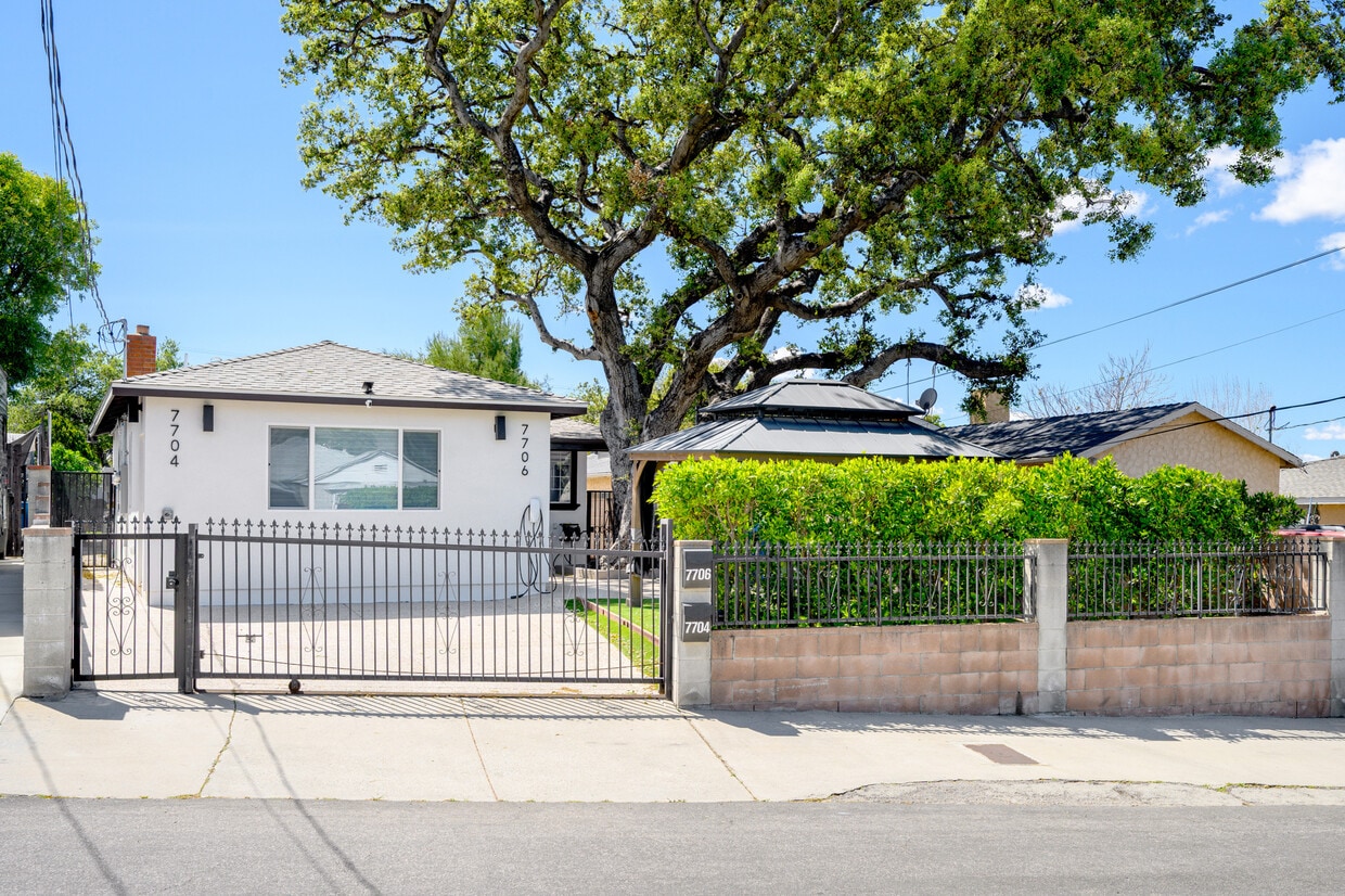 Foto principal - 7706 Kyle St