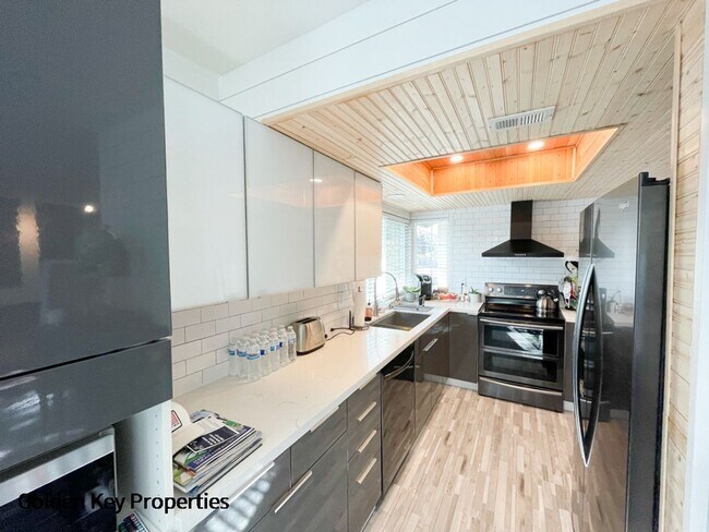 Foto del edificio - Remodeled townhome located in the Cape at ...