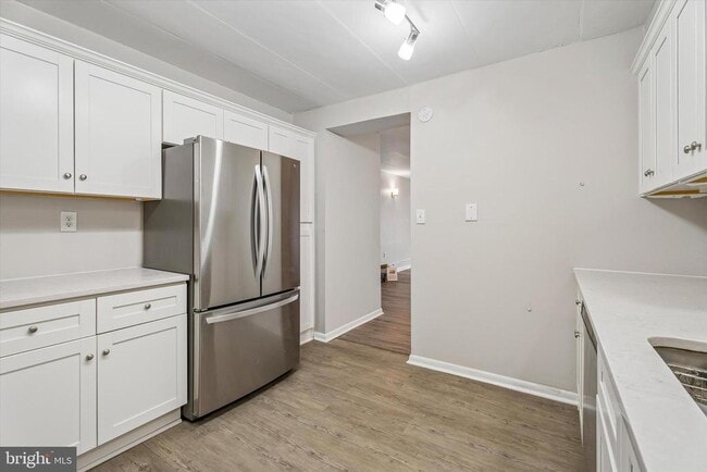 Building Photo - 400 Glendale Rd