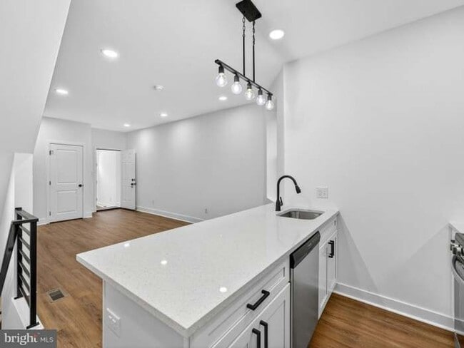 Building Photo - 5859 Delancey St