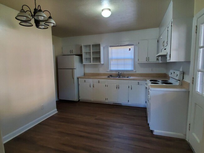 Building Photo - 7314 Hyannis Dr