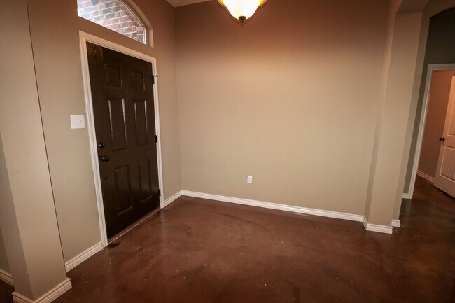 Building Photo - 3 Bedroom Single Family Home:  Refrigerato...