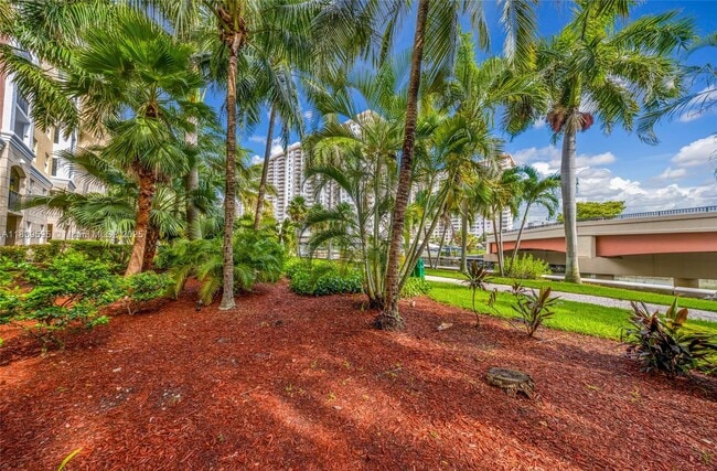 Foto del edificio - 17150 N Bay Rd