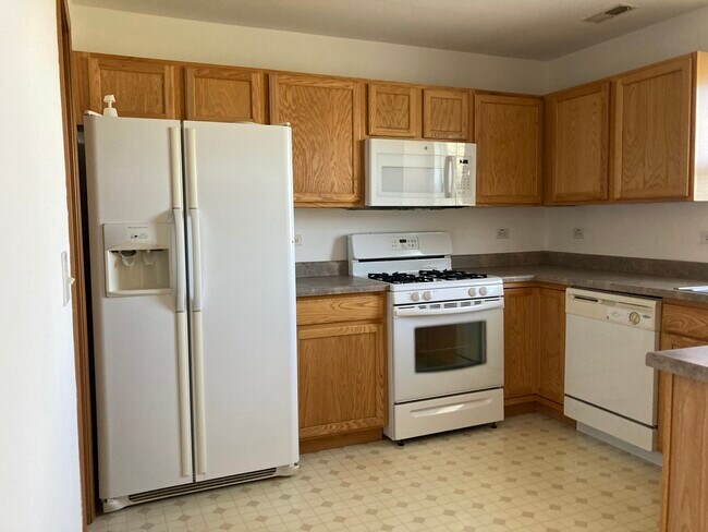 Building Photo - 1631 W Chrysler Dr
