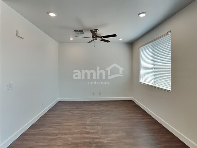 Foto del edificio - 17109 W Lawrence Ln