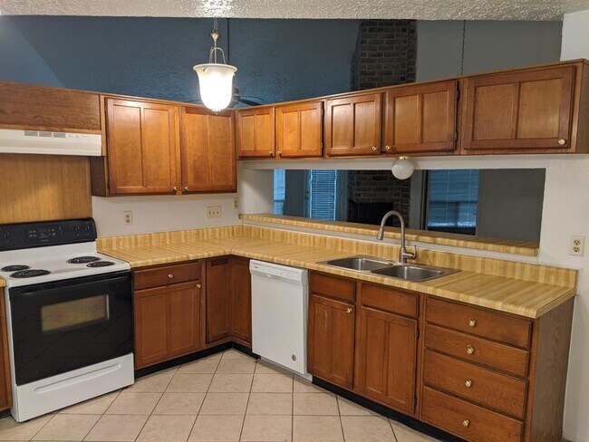 Foto del edificio - 21518 Slippery Creek Ln