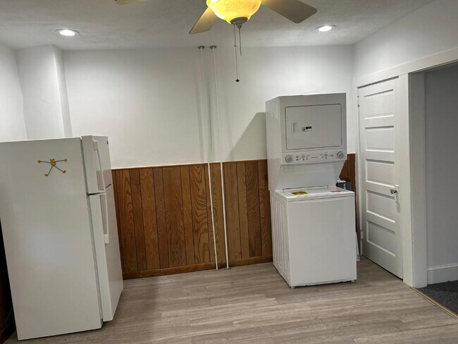 Foto del edificio - 2718 E County Line Rd