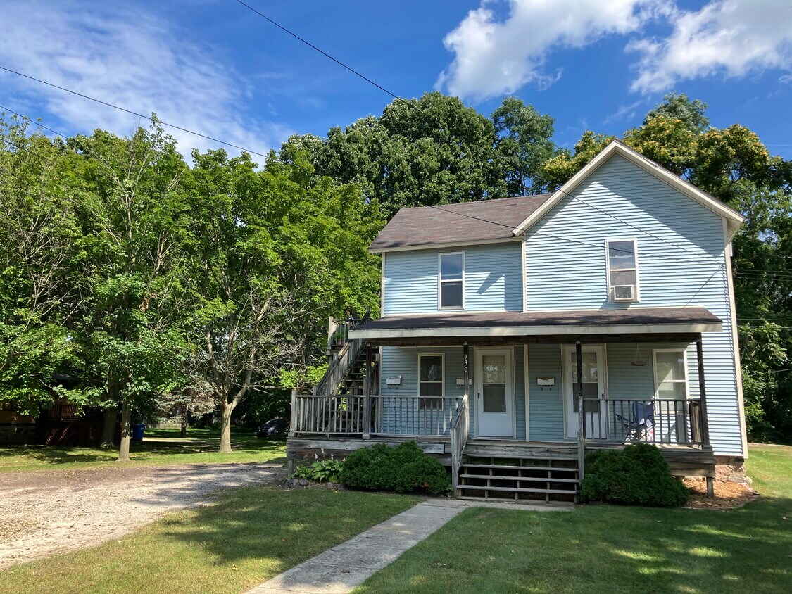 Foto principal - 430 E Clinton St