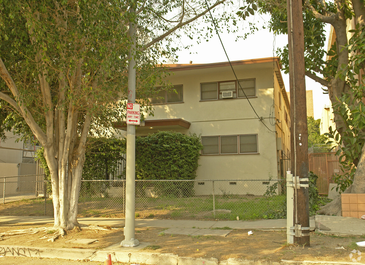 Primary Photo - Yucca Apartments