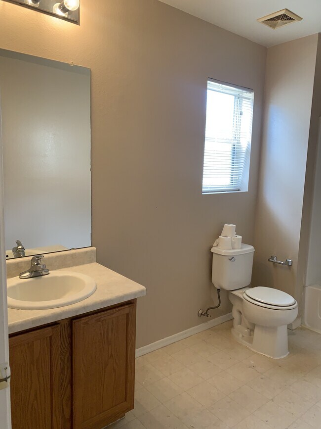 Building Photo - 6796 S Parliament Dr