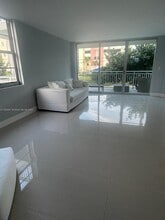Building Photo - 9500 W Bay Harbor Dr
