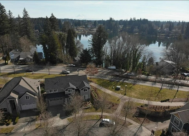 Building Photo - 1621 Bellerive Way SE