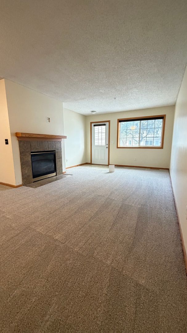 Foto del edificio - Freshly painted 3BD/2BA Townhome * Rosemount * Available Now