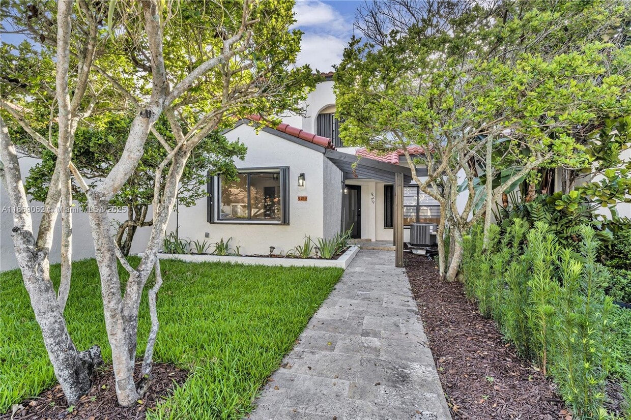 Primary Photo - 9219 SW 123rd Ave Ct