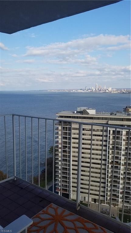 Foto del edificio - 12700 Lake Ave