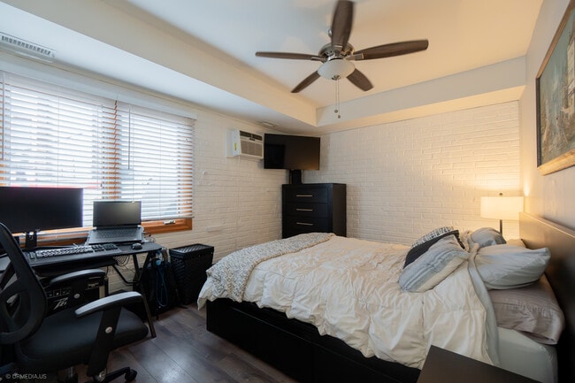 Building Photo - 455 W Grant Pl