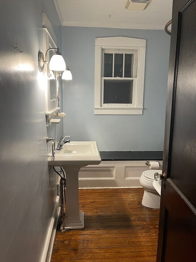 Primary Photo - 204 Park Ave