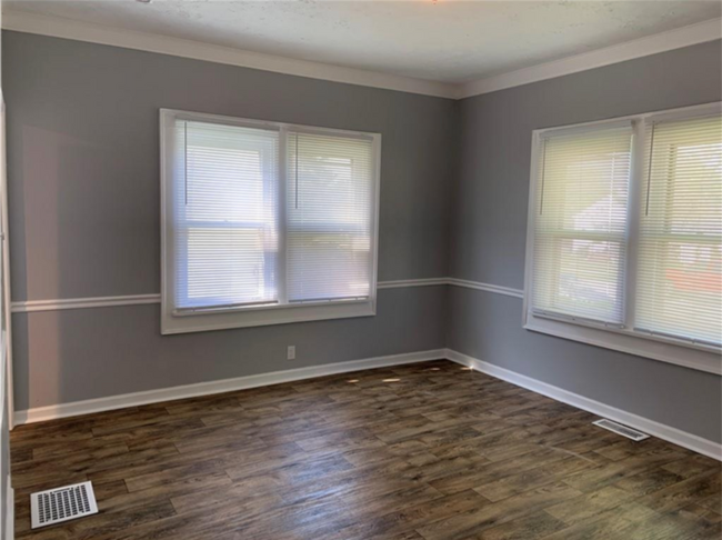 Building Photo - Cozy & Spacious Beech Grove Home Close to Everything