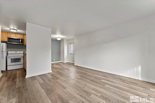 Foto del edificio - 2700 Plumas St