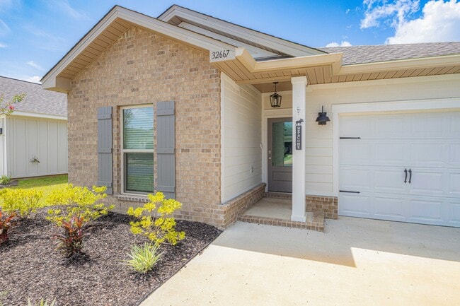 Building Photo - 32667 Revere Dr