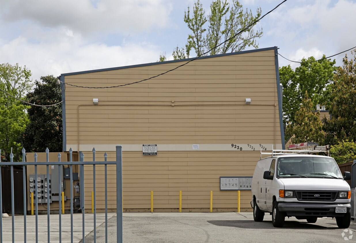 Building Photo - 9220-9224 Sunnyside St