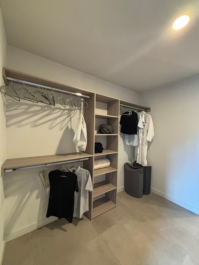 Building Photo - 162 NE 23rd St