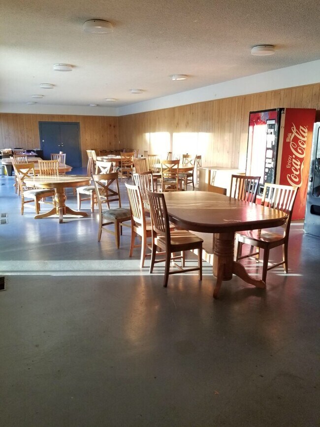 Common area dining room - 515 Gayley Ave