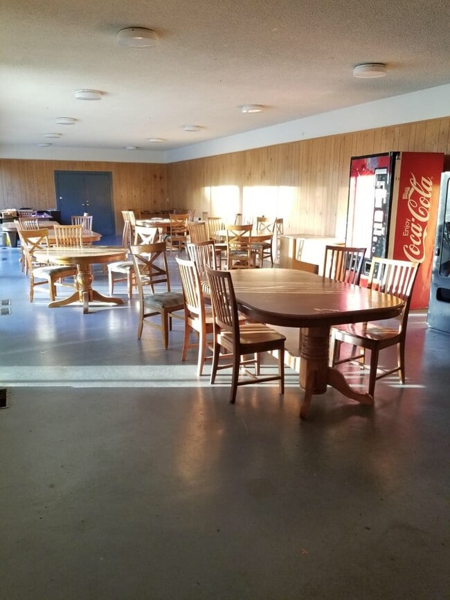 Common area dining room - 515 Gayley Ave
