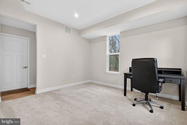 Building Photo - 54 Sidney Ln