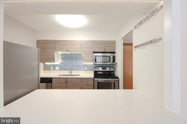 Foto del edificio - 1301 N Courthouse Rd