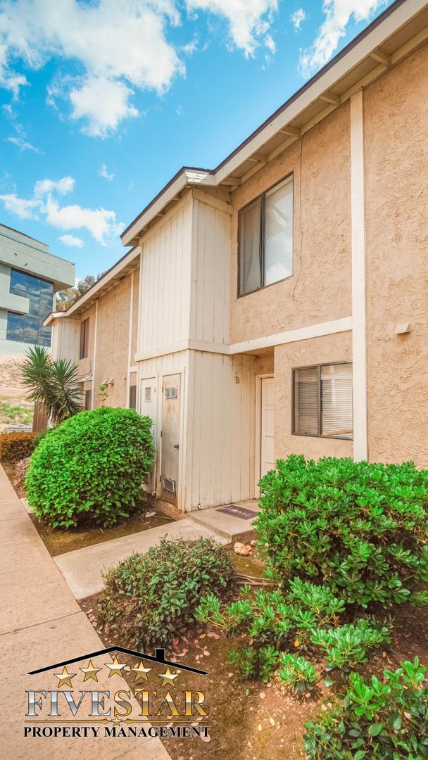 Building Photo - 201 Jardin Ct