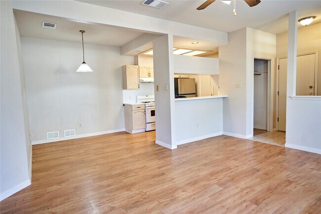 Building Photo - 508 Gregory Ct