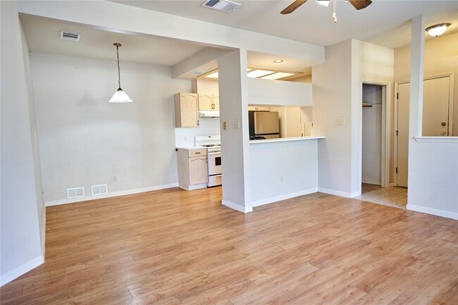 Foto del edificio - 508 Gregory Ct