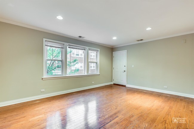 Building Photo - 627 Brummel St
