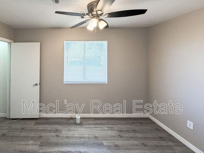 Foto del edificio - 6301 W Earll Dr