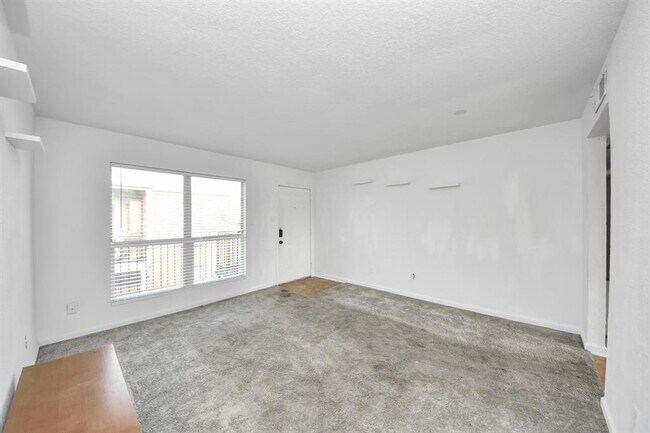 Foto del edificio - 8100 Creekbend Dr