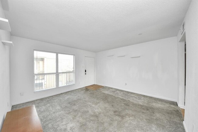 Building Photo - 8100 Creekbend Dr