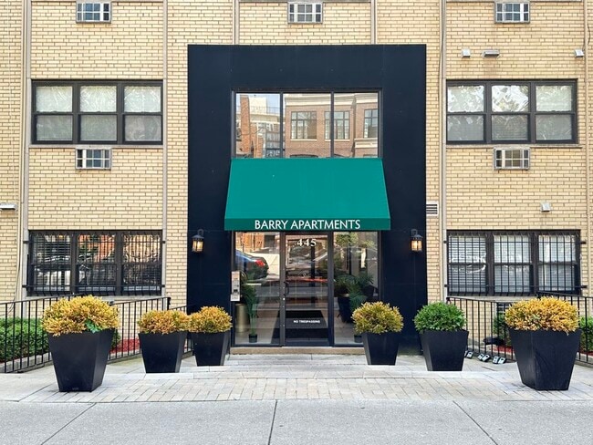 Building Photo - 450 W Barry Ave