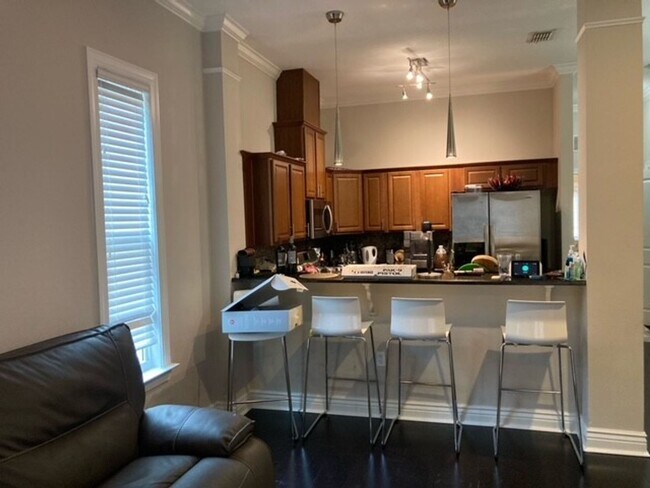 Building Photo - 3 Bedroom Townhome in All Saints District!...