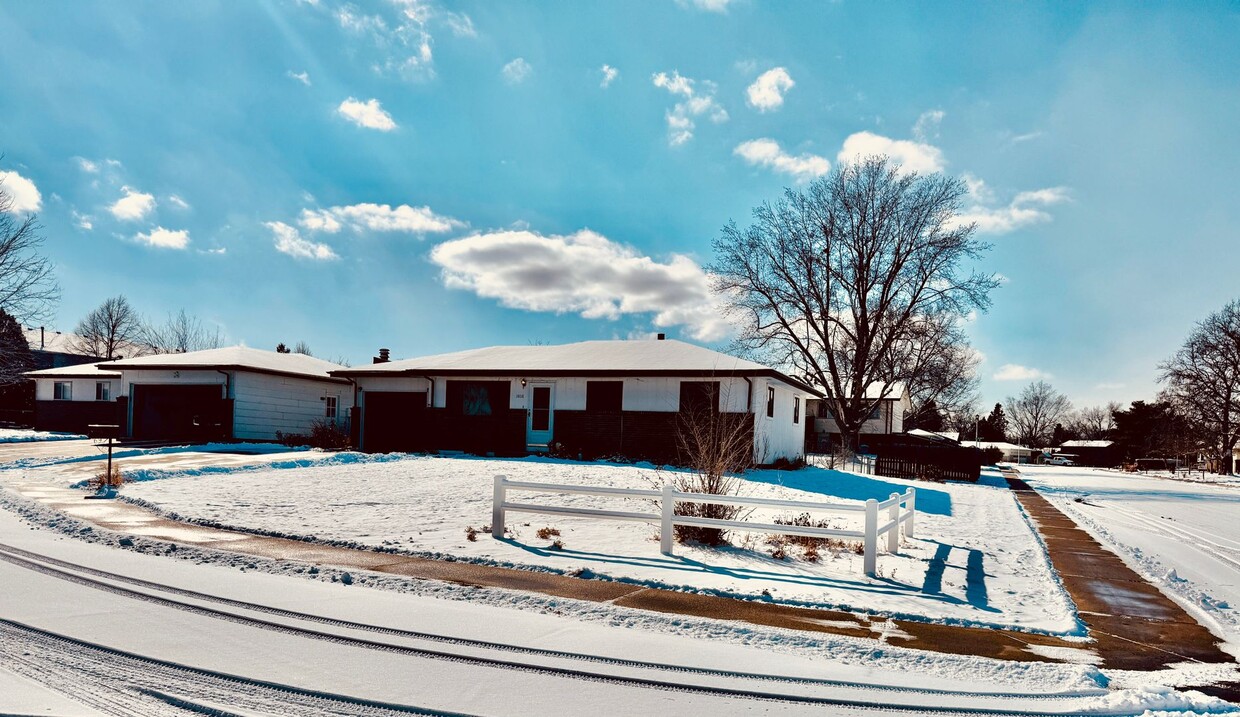 Primary Photo - Home Sweet Home with Fenced Backyard