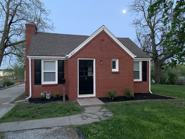 Building Photo - 37th