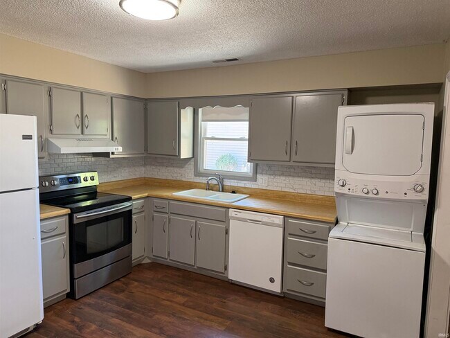 Foto del edificio - 3333 Kendale Dr