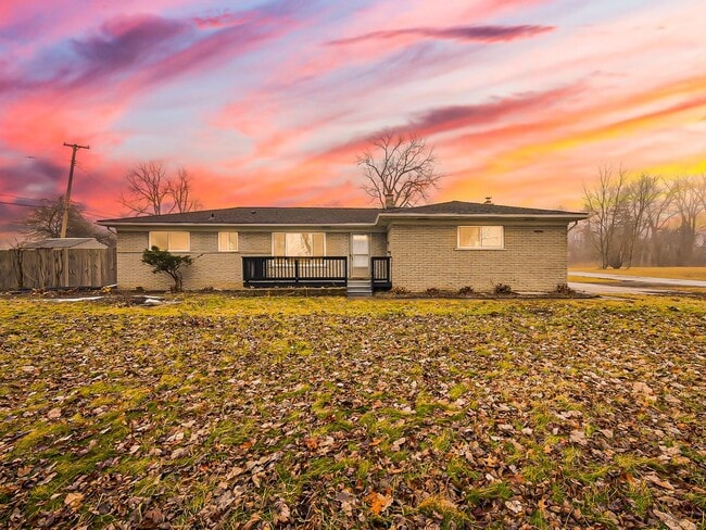 AVAILABLE NOW! Charming 3-Bed Home with Spacious Yard in Van Buren Township - AVAILABLE NOW! Charming 3-Bed Home with Spacious Yard in Van Buren Township