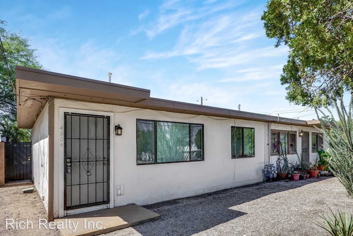 Primary Photo - 2 br, 1 bath House - 4204 E. Flower Street